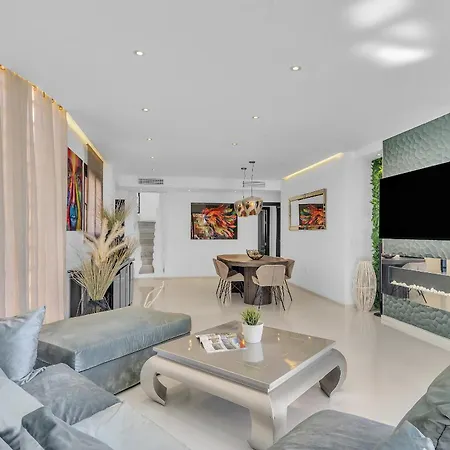 Hacienda Del Sol Penthouse By Finest אסטפונה