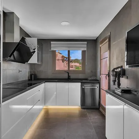 Hacienda Del Sol Penthouse Estepona